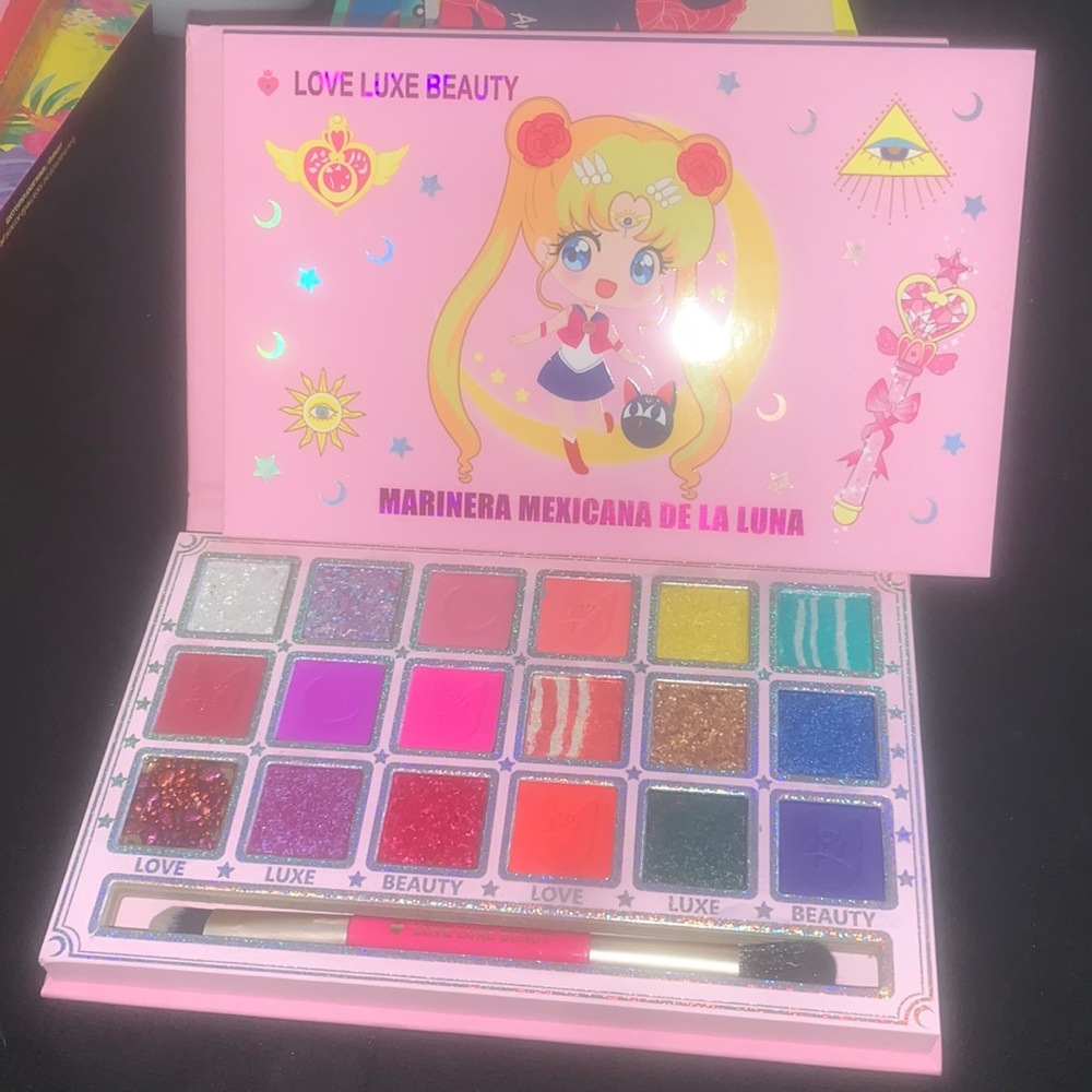 SAILOR MOON eyeshadow palette